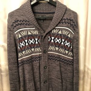 MEN’S RETROFIT BUTTON DOWN SWEATER